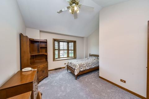 85 Christina Cir, Wheaton, IL 60189 photo 18
