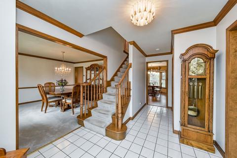 85 Christina Cir, Wheaton, IL 60189 photo 3