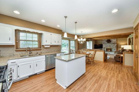 85 Christina Cir, Wheaton, IL 60189 photo 8