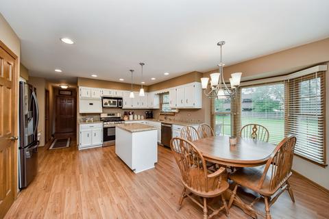 85 Christina Cir, Wheaton, IL 60189 photo 9