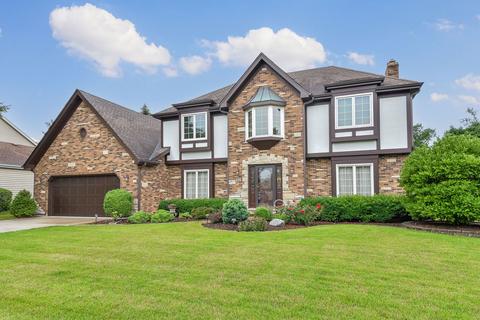 85 Christina Cir, Wheaton, IL 60189 photo 1