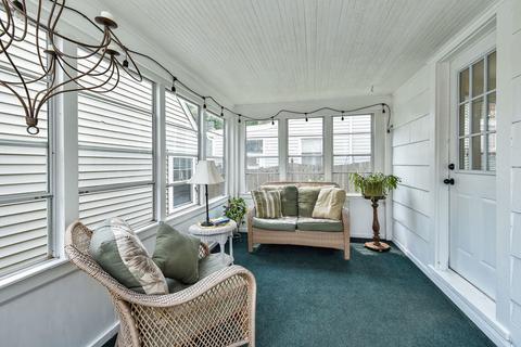 1021 N Main St, Wheaton, IL 60187 photo 11