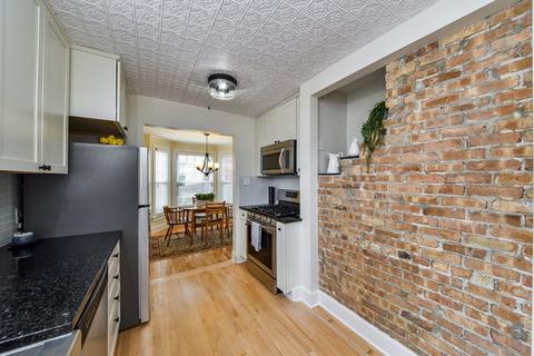 1021 N Main St, Wheaton, IL 60187 photo 9