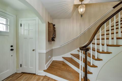 1021 N Main St, Wheaton, IL 60187 photo 2