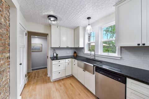 1021 N Main St, Wheaton, IL 60187 photo 8