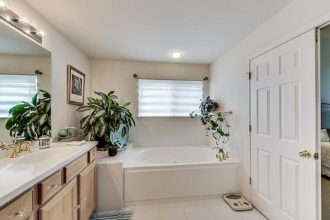 330 Comstock Dr, Elgin, IL 60124 photo 33