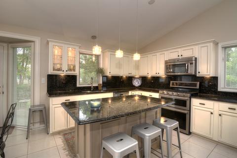 558 Abbey Rd, Bartlett, IL 60103 photo 9