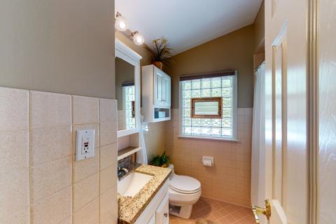 2064 Pratt Ave, Des Plaines, IL 60018 photo 15