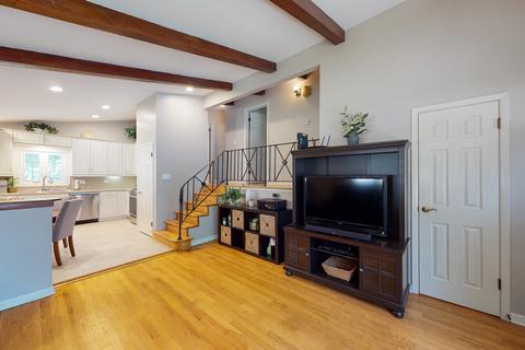 2064 Pratt Ave, Des Plaines, IL 60018 photo 9