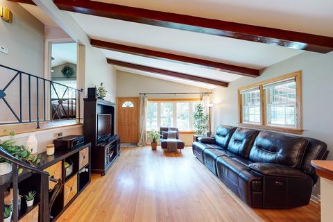 2064 Pratt Ave, Des Plaines, IL 60018 photo 2