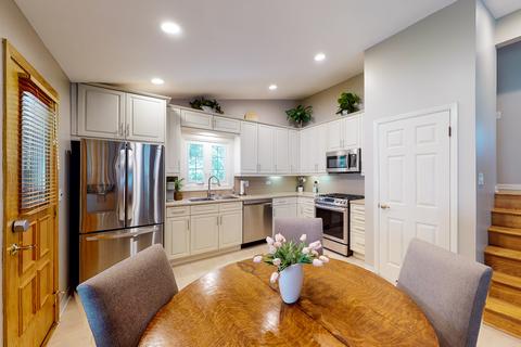 2064 Pratt Ave, Des Plaines, IL 60018 photo 12