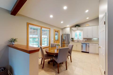 2064 Pratt Ave, Des Plaines, IL 60018 photo 10