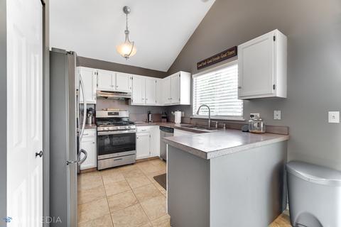 313 Barton Ct, Bartlett, IL 60103 photo 7