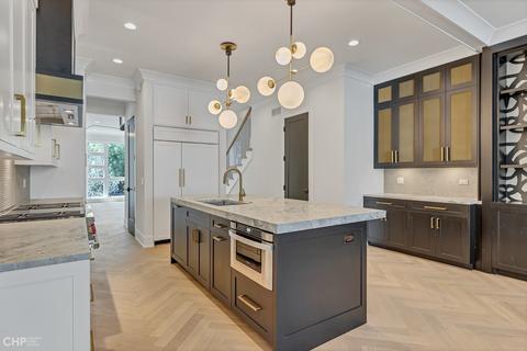 2152 W Huron St, Chicago, IL 60612 photo 8