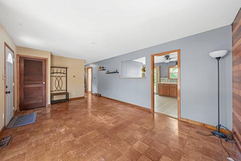 2214 Manor Ln, Mchenry, IL 60051 photo 3