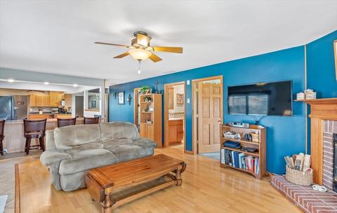 565 E Thacker St, Hoffman Estates, IL 60169 photo 10