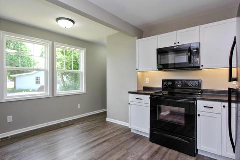 723 Southside Ave, Mchenry, IL 60051 photo 5