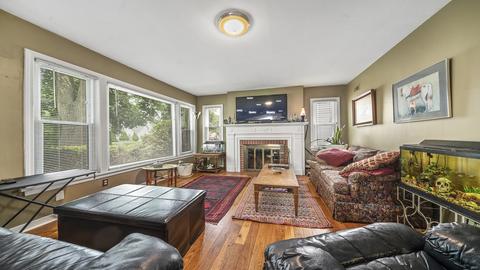 633 Page Ave, Elgin, IL 60120 photo 3