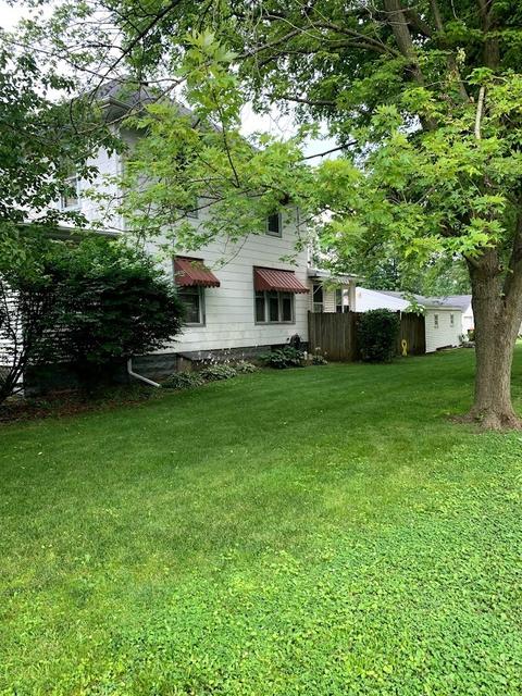 401 Elm St, Le Roy, IL 61752 photo 2