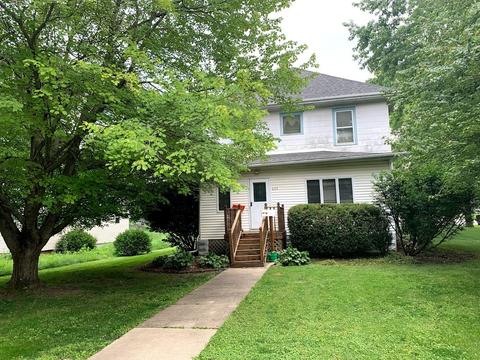 401 Elm St, Le Roy, IL 61752 photo 1