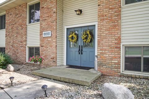 1300 Heritage Rd E, Normal, IL 61761 photo 2