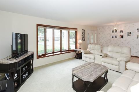 3305 Plum Grove Dr, Rolling Meadows, IL 60008 photo 4