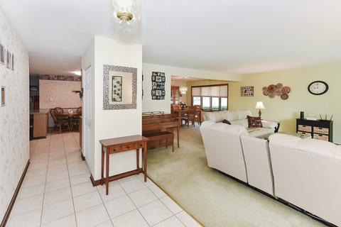 3305 Plum Grove Dr, Rolling Meadows, IL 60008 photo 2