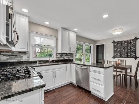 1318 E Hawthorne Blvd, Wheaton, IL 60187 photo 8