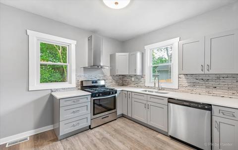 471 Clark St, Elgin, IL 60123 photo 17