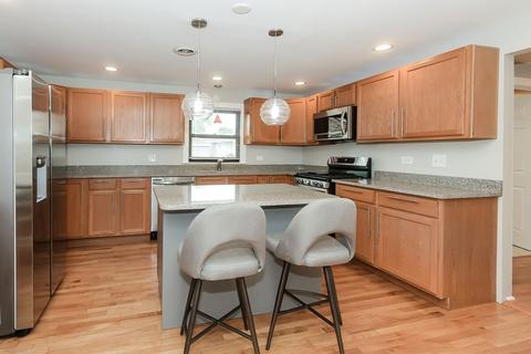 520 E Oakton St, Des Plaines, IL 60018 photo 5