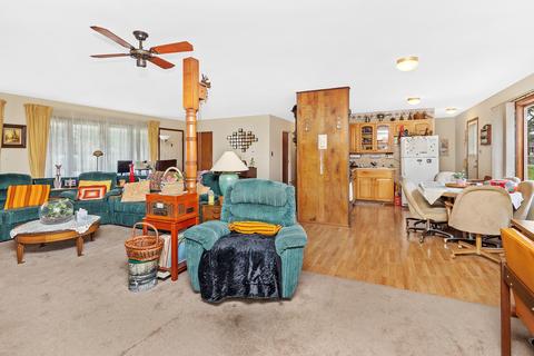 360 Pleasant St, Hoffman Estates, IL 60169 photo 3