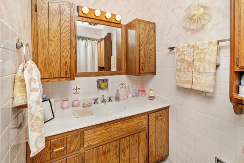 360 Pleasant St, Hoffman Estates, IL 60169 photo 11