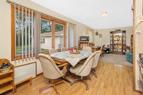 360 Pleasant St, Hoffman Estates, IL 60169 photo 6