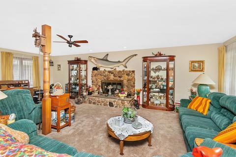 360 Pleasant St, Hoffman Estates, IL 60169 photo 5