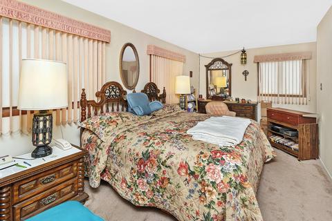 360 Pleasant St, Hoffman Estates, IL 60169 photo 8
