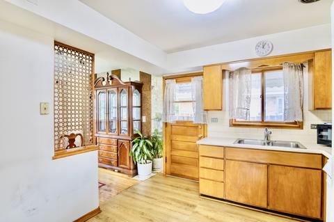 1704 Maple St, Des Plaines, IL 60018 photo 5
