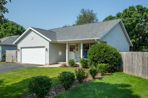 303 Forest View Dr, Genoa, IL 60135 photo 2