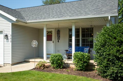 303 Forest View Dr, Genoa, IL 60135 photo 3