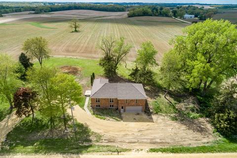 10470 N Mt Morris Rd, Leaf River, IL 61047 photo 3