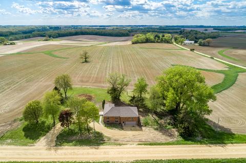 10470 N Mt Morris Rd, Leaf River, IL 61047 photo 4