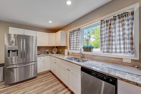 416 Edwards Ave, East Dundee, IL 60118 photo 7