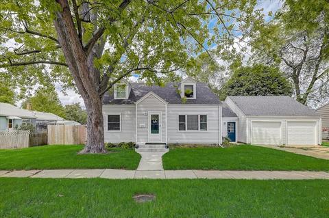 416 Edwards Ave, East Dundee, IL 60118 photo 1