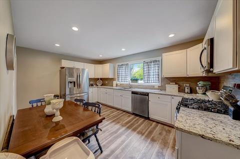 416 Edwards Ave, East Dundee, IL 60118 photo 5