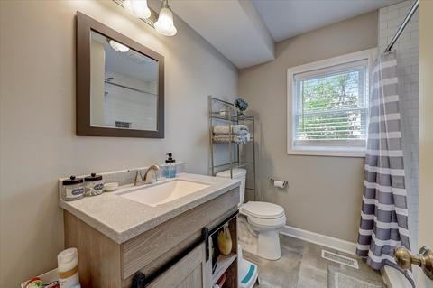 416 Edwards Ave, East Dundee, IL 60118 photo 10