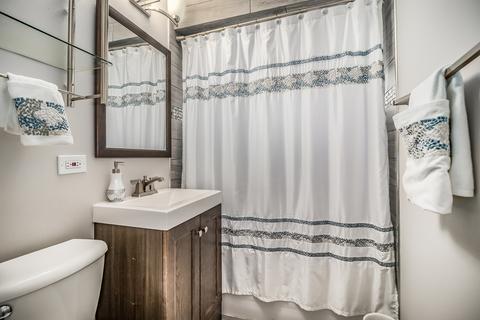 1064 E Villa Dr, Des Plaines, IL 60016 photo 8