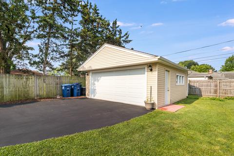 1064 E Villa Dr, Des Plaines, IL 60016 photo 14