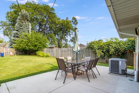1064 E Villa Dr, Des Plaines, IL 60016 photo 12