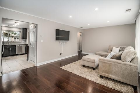 1064 E Villa Dr, Des Plaines, IL 60016 photo 3