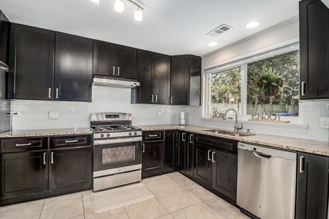 1064 E Villa Dr, Des Plaines, IL 60016 photo 4