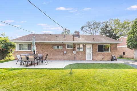 1064 E Villa Dr, Des Plaines, IL 60016 photo 13